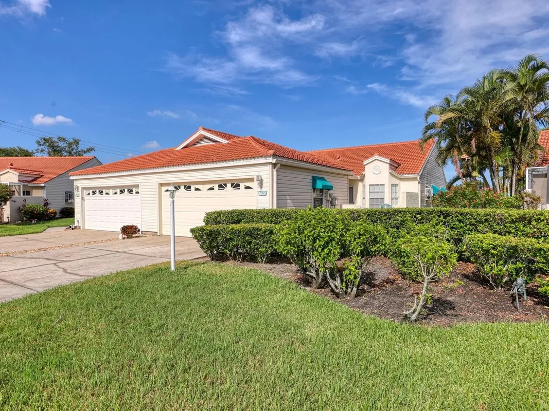 Property Slideshow image 1 of 28 | 7508 preserves ct # 26, Sarasota, FL, 34243
