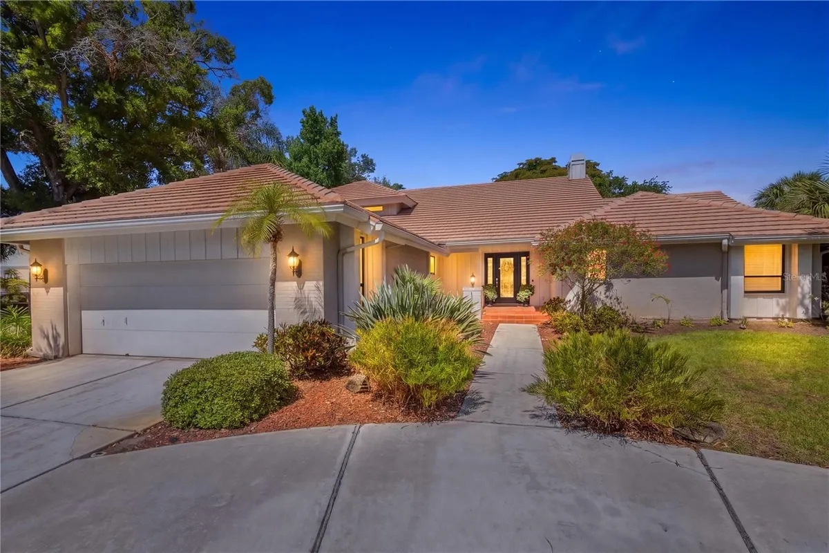 Property Slideshow image 1 of 41 | 4937 landings ct, Sarasota, FL, 34231