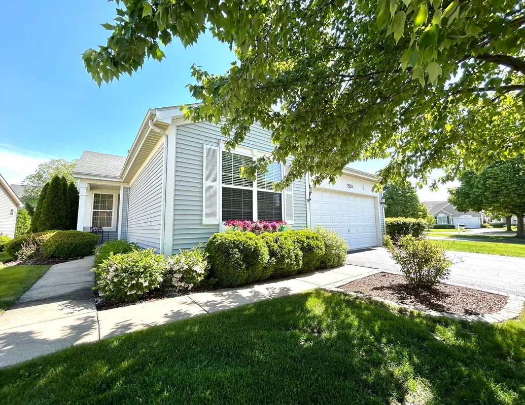 Property Slideshow image 1 of 28 | 21224 montclare lake dr, Crest Hill, IL, 60403