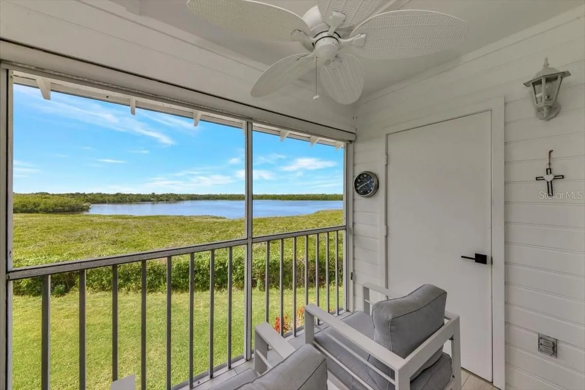 Property Slideshow image 1 of 50 | 946 sandpiper cir 946, Bradenton, FL, 34209