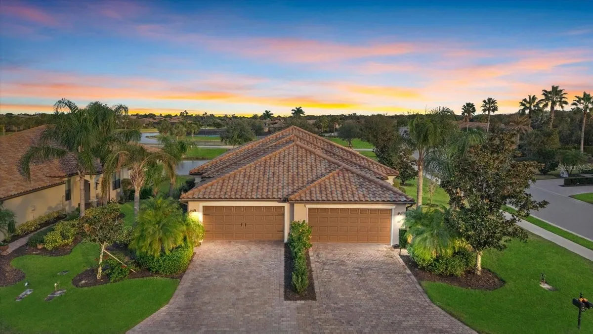Property Slideshow image 1 of 53 | 111 babbling brook run, Bradenton, FL, 34212