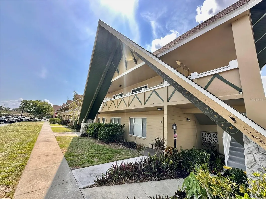 Property Slideshow image 1 of 41 | 2000 world parkway blvd 25, Clearwater, FL, 33763