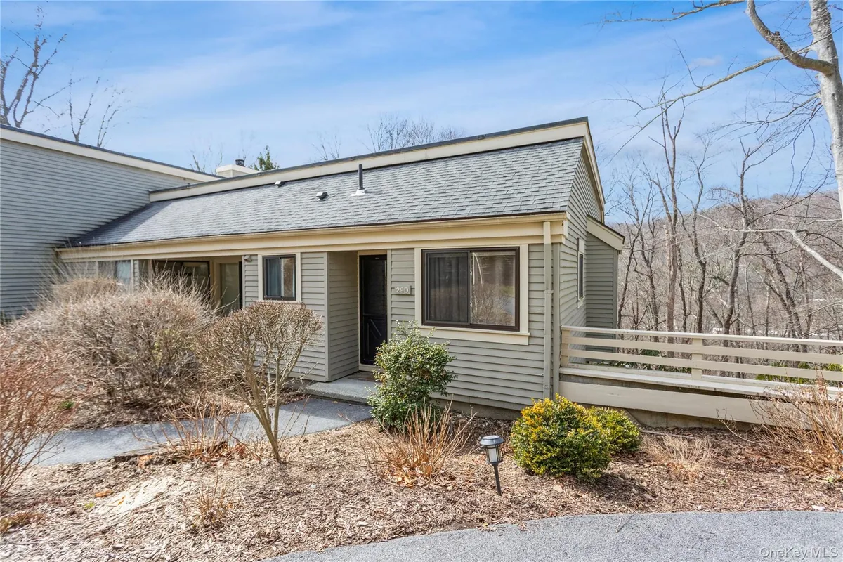 Property Slideshow image 1 of 17 | 29 heritage hls 29d, Somers, NY, 10589