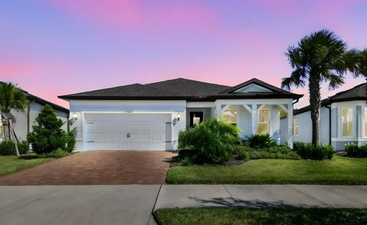 Property Slideshow image 1 of 49 | 20057 sea glass cir, Land O Lakes, FL, 34638