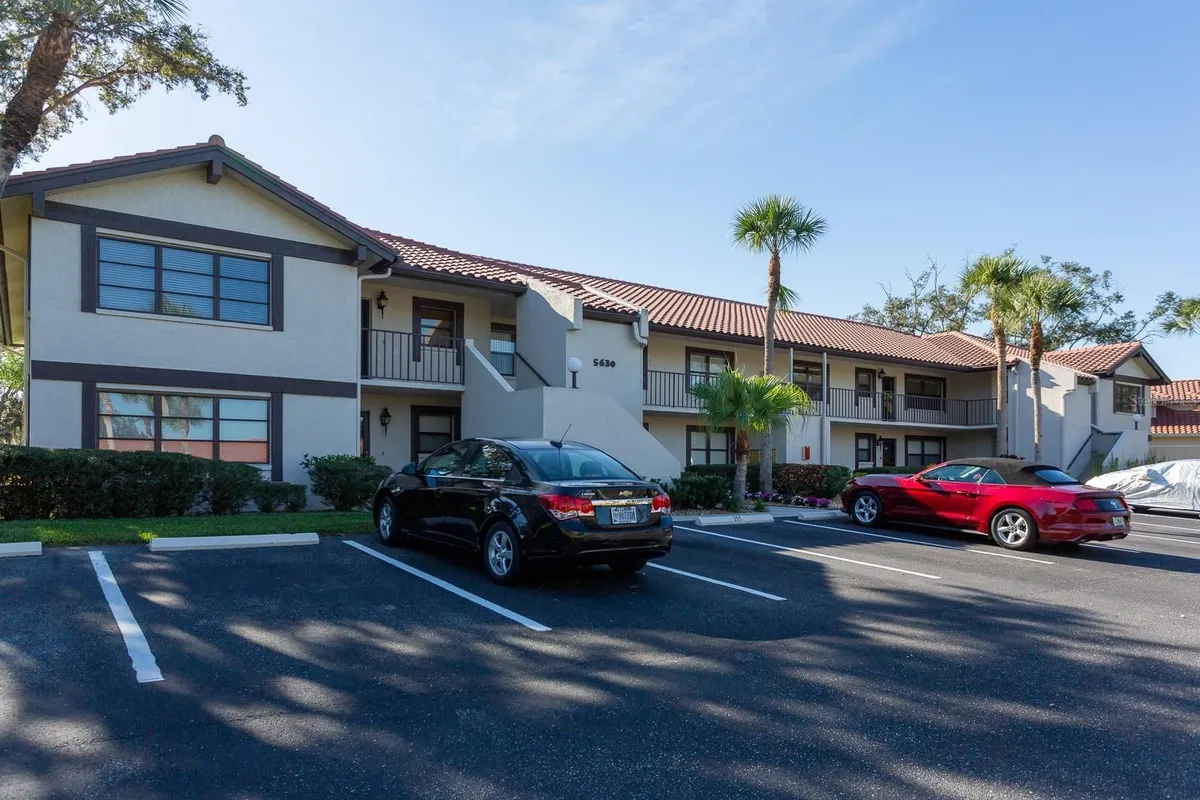 Property Slideshow image 1 of 41 | 5630 golf pointe dr 206, Sarasota, FL, 34243