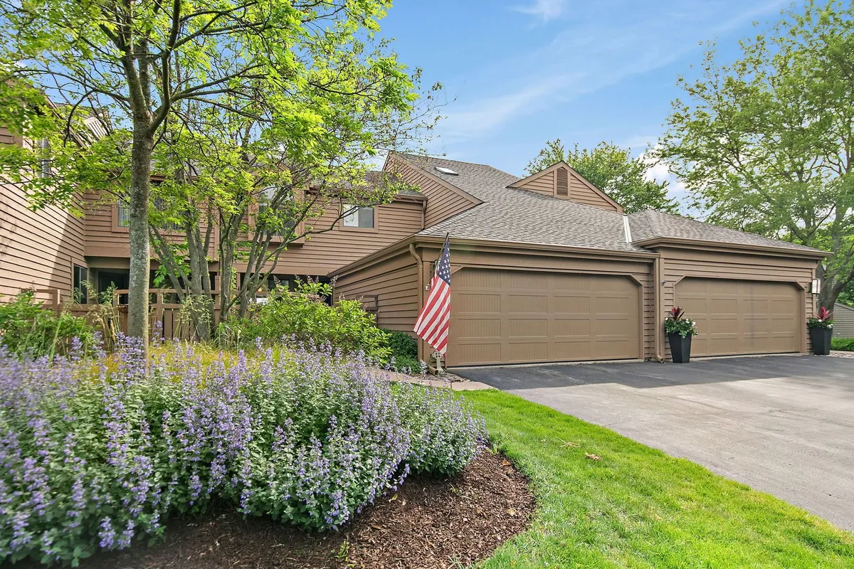 Property Slideshow image 1 of 51 | 2360 oak hill rd, Lake Barrington, IL, 60010