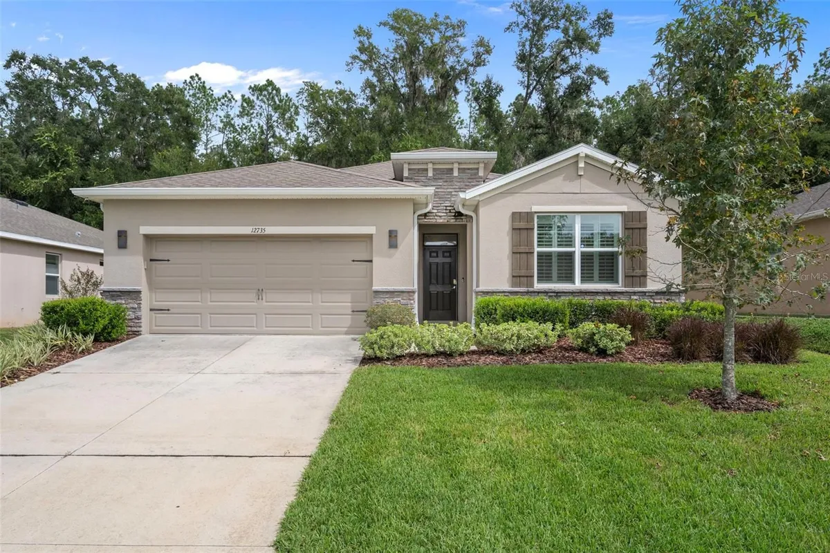 Property Slideshow image 1 of 50 | 12735 eastpointe dr, Dade City, FL, 33525