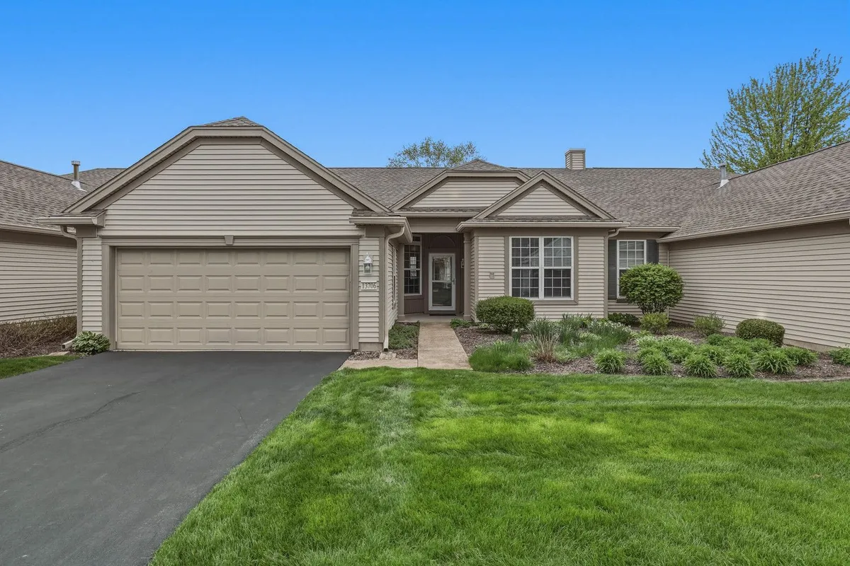 Property Slideshow image 1 of 21 | 13706 briargate dr, Huntley, IL, 60142