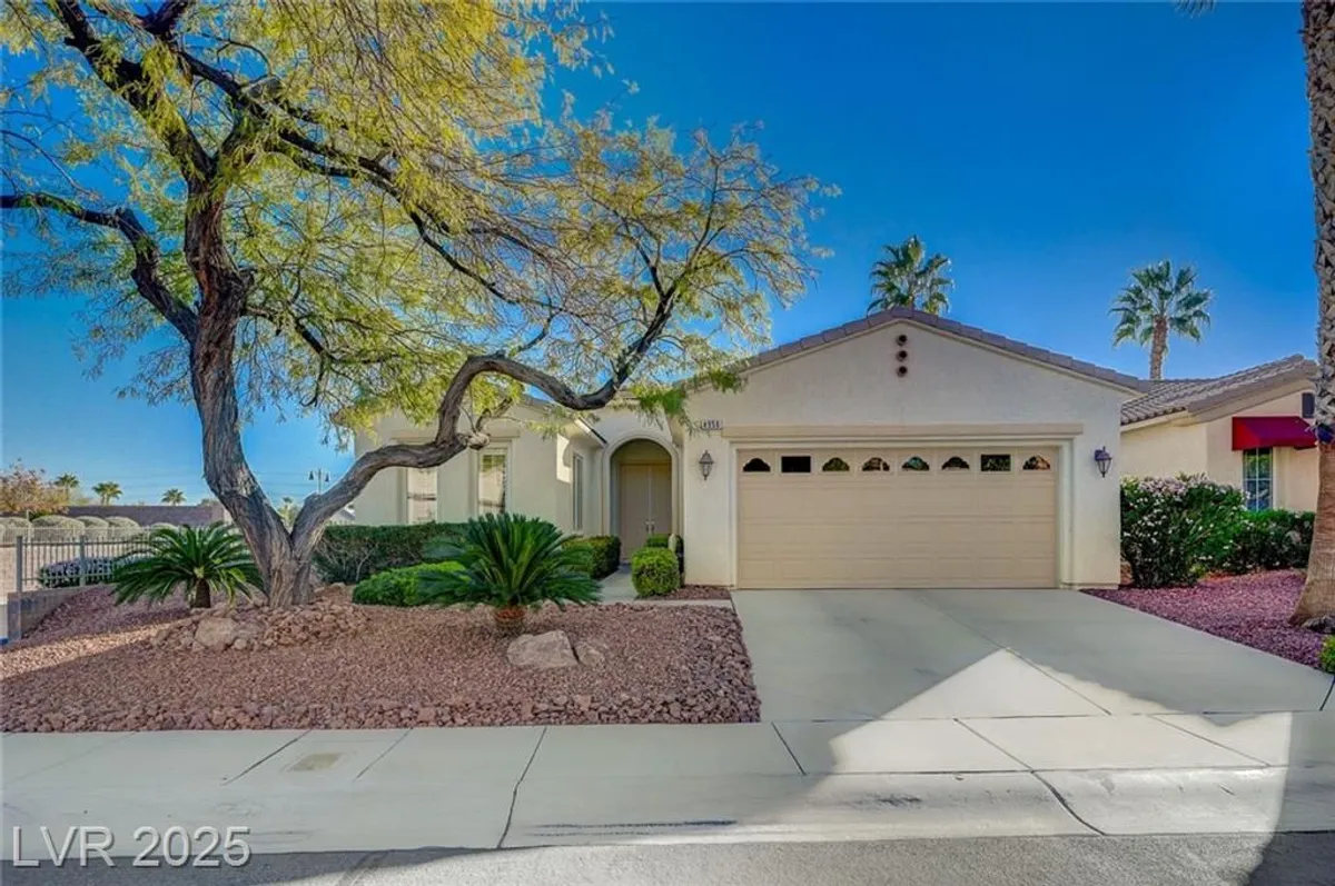 Property Slideshow image 1 of 72 | 4956 momenti st, Las Vegas, NV, 89135