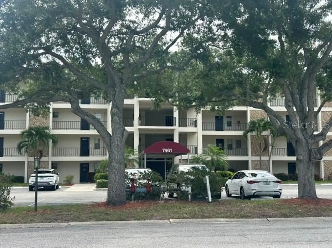 Property Slideshow image 1 of 5 | 7461 w country club dr 402, Sarasota, FL, 34243