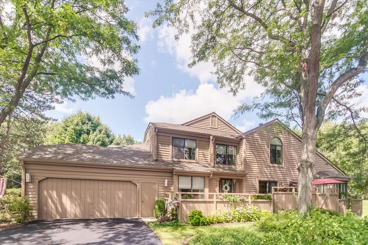 Property Slideshow image 1 of 42 | 970 longmeadow ct, Lake Barrington, IL, 60010