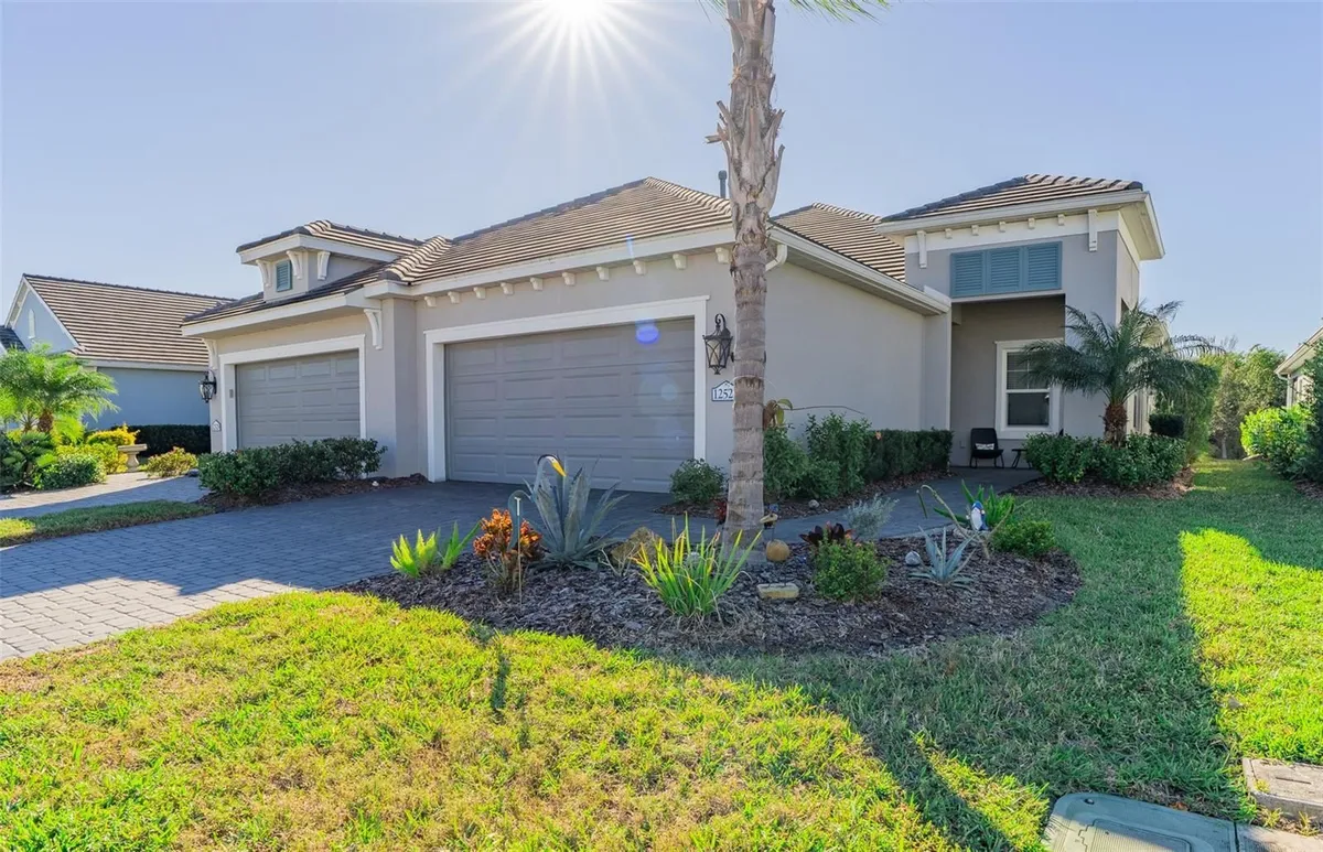Property Slideshow image 1 of 54 | 12525 palatka dr, Venice, FL, 34293