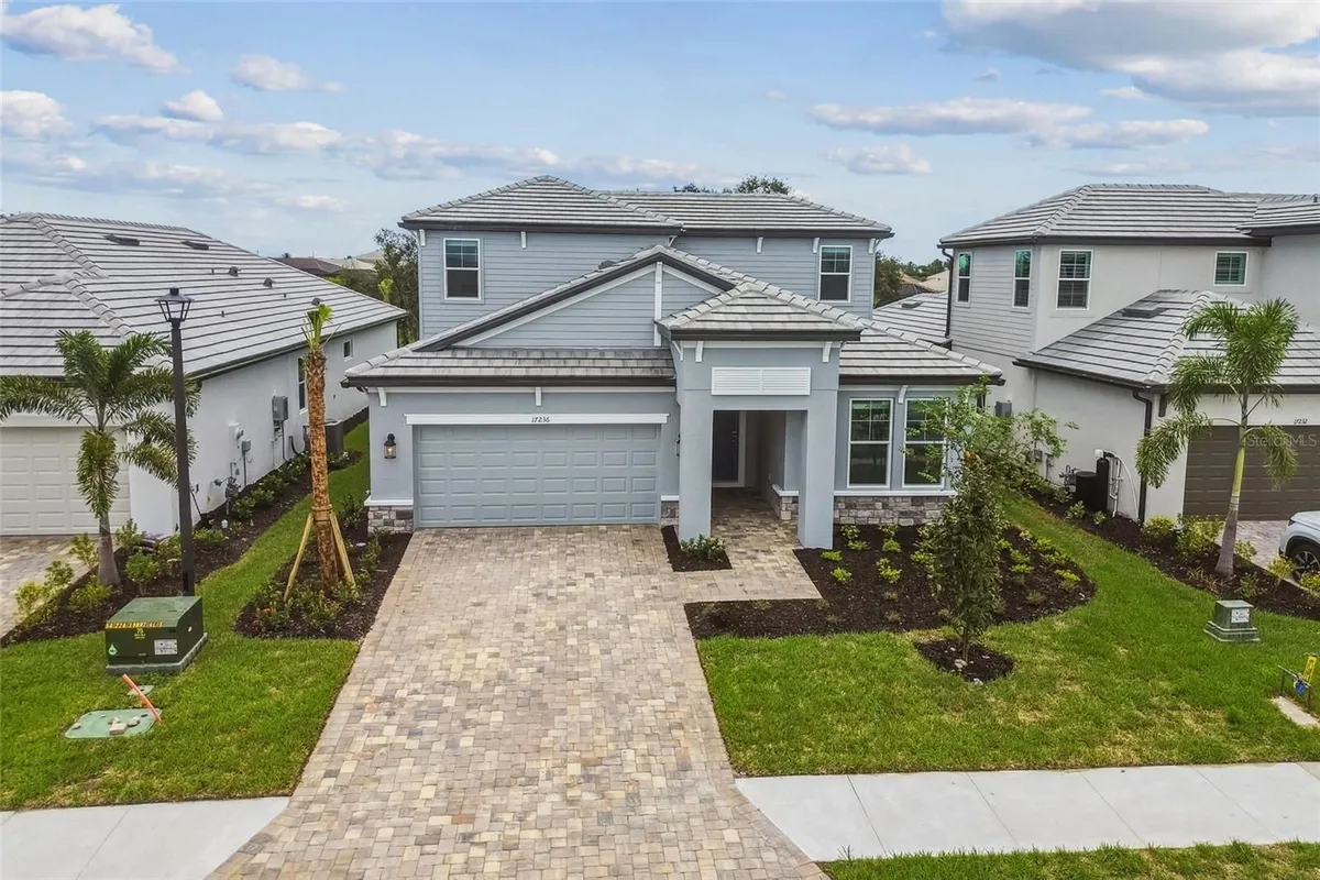 Property Slideshow image 1 of 28 | 17236 savory mist cir, Lakewood Ranch, FL, 34211