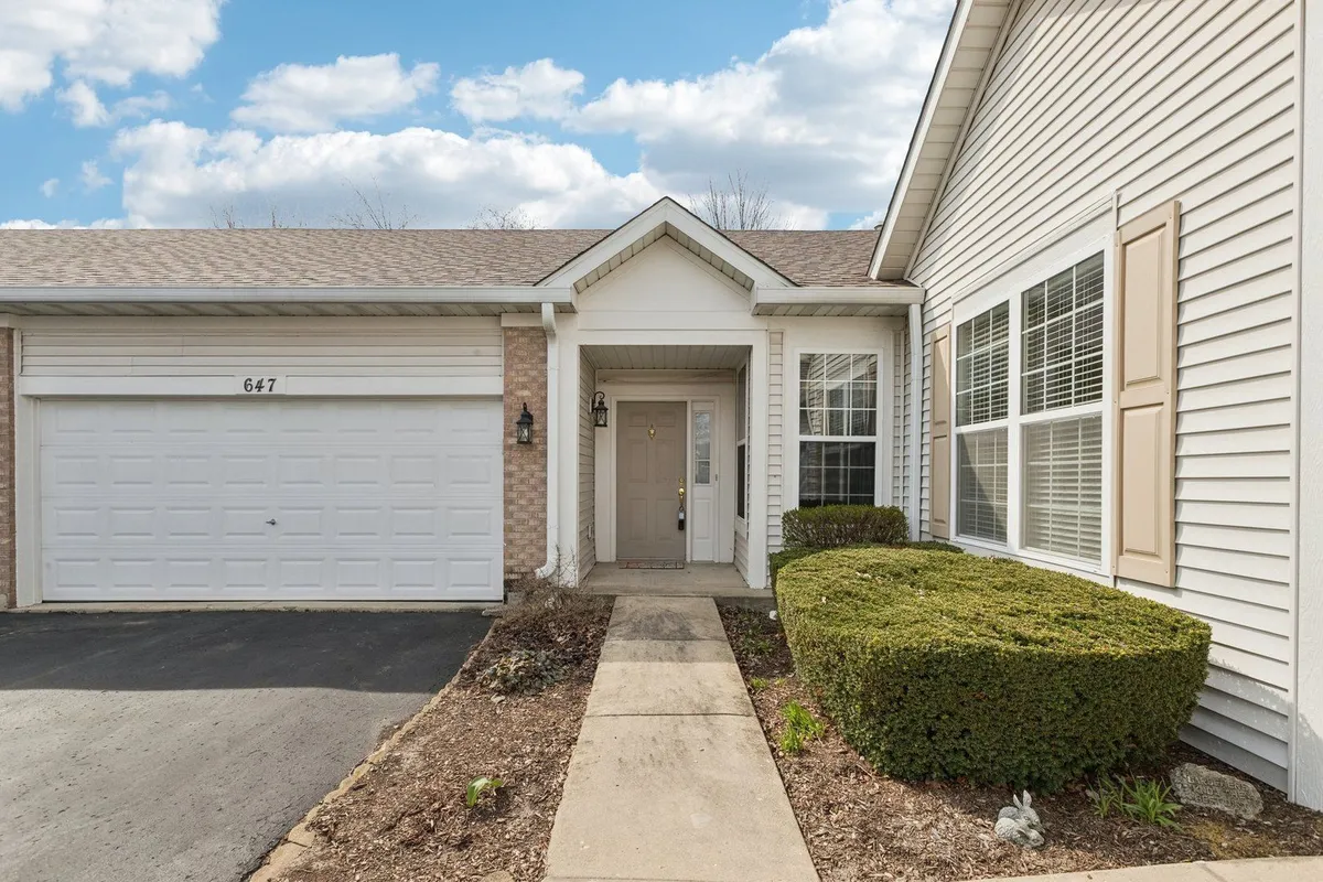 Property Slideshow image 1 of 38 | 647 s cadillac cir, Romeoville, IL, 60446