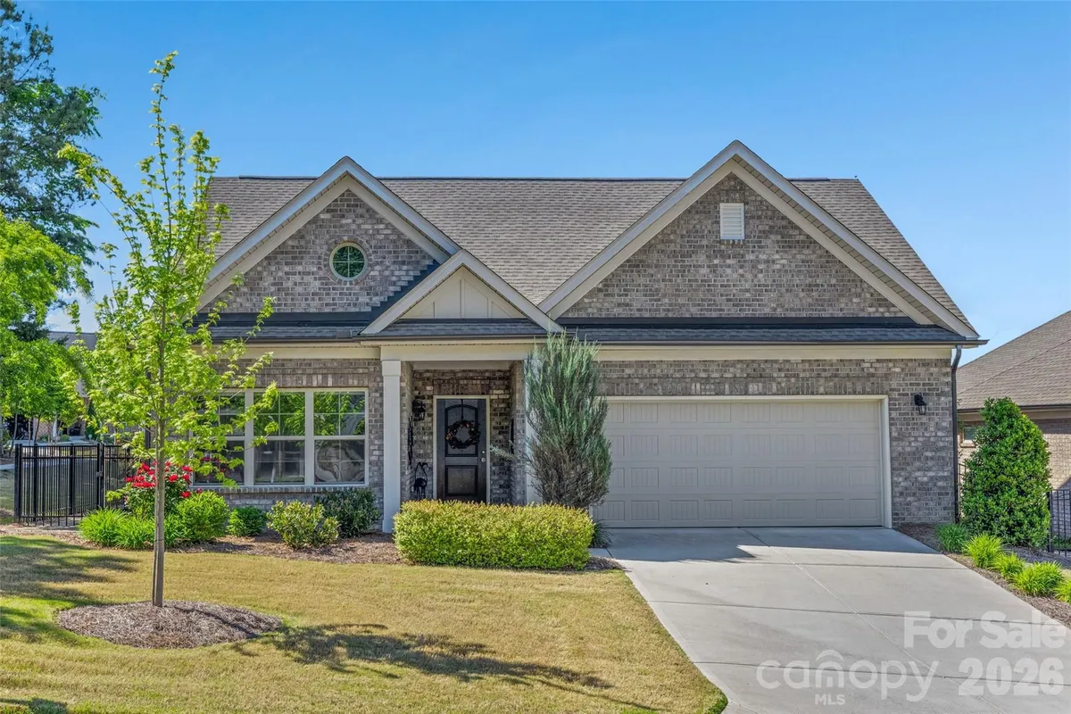Property Slideshow image 1 of 48 | 935 stone village dr, Tega Cay, SC, 29708
