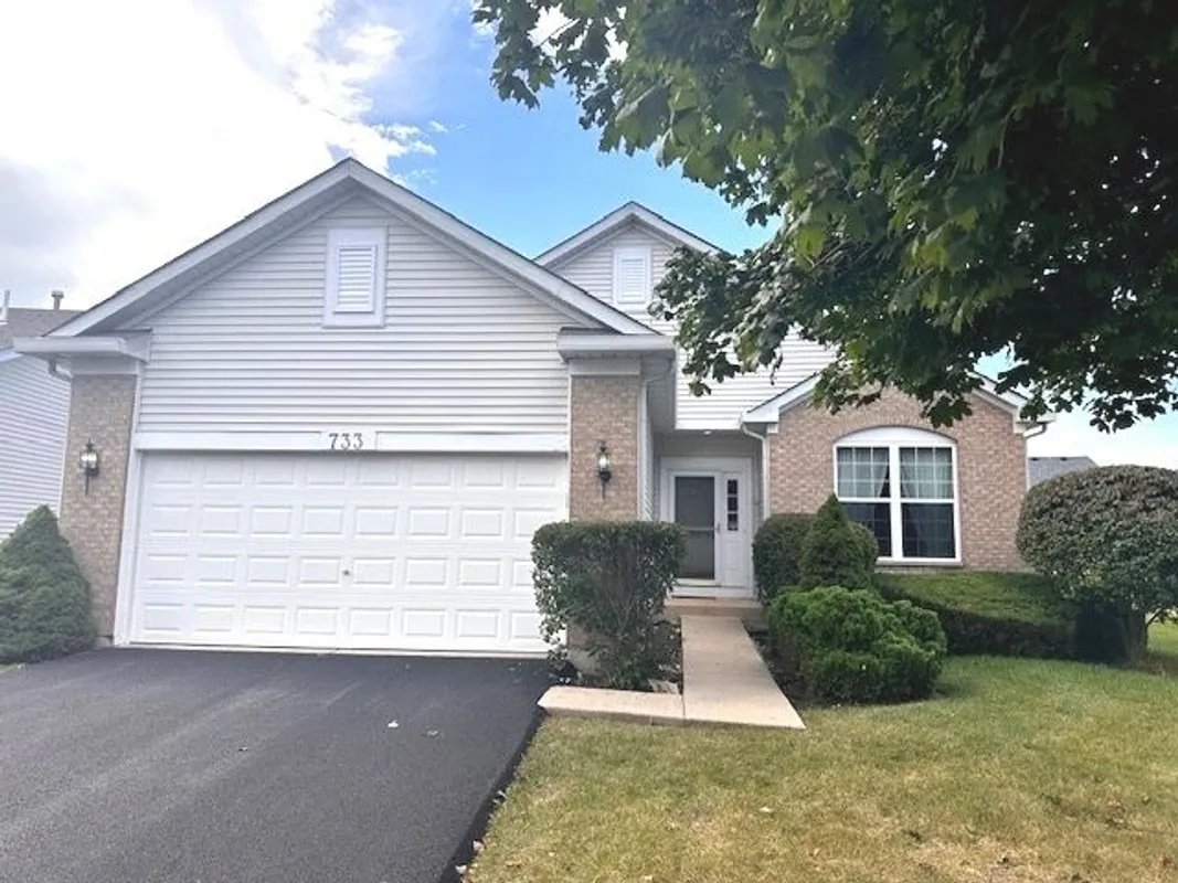 Property Slideshow image 1 of 27 | 733 s mecosta ln, Romeoville, IL, 60446