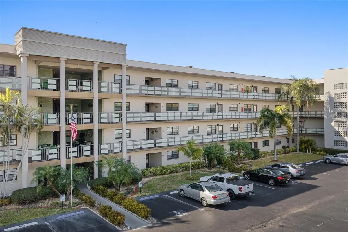 Property Slideshow image 1 of 30 | 6080 n 80th st 412, St Petersburg, FL, 33709