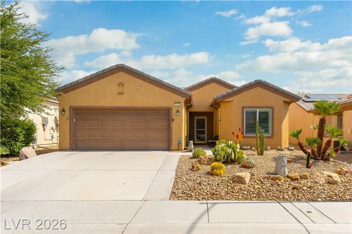 Property Slideshow image 1 of 32 | 2120 willow wren dr, North Las Vegas, NV, 89084