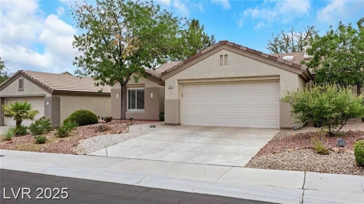 Property Slideshow image 1 of 27 | 2075 joy view ln, Henderson, NV, 89012
