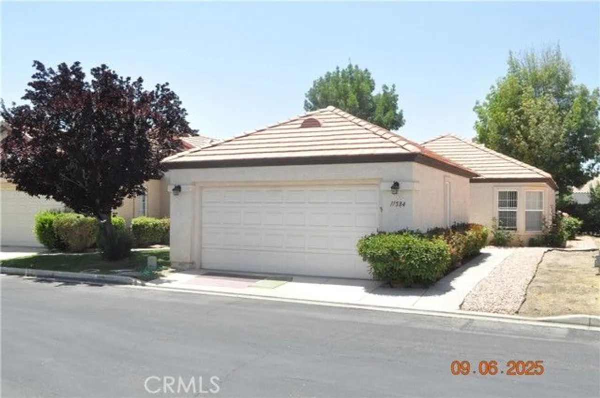 Property Slideshow image 1 of 20 | 11584 oak st, Apple Valley, CA, 92308