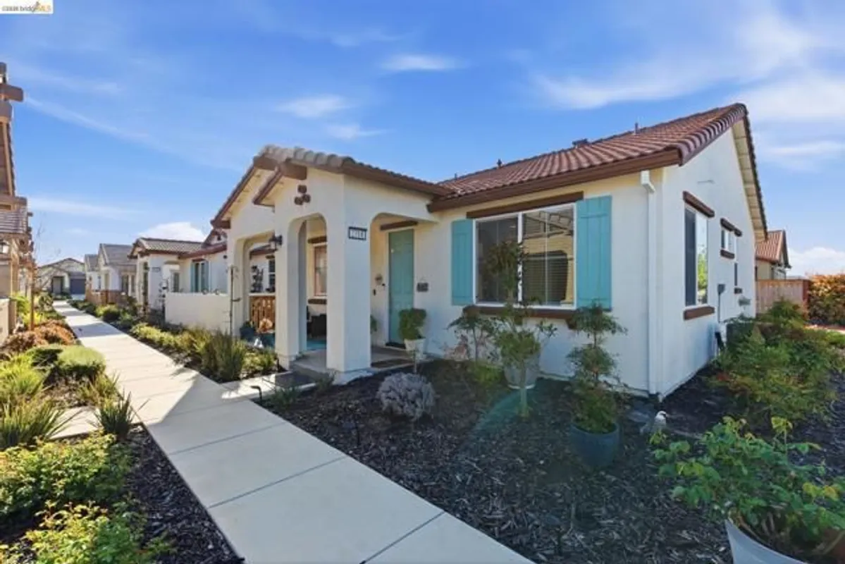 Property Slideshow image 1 of 58 | 2318 rustic oak ln, Rio Vista, CA, 94571