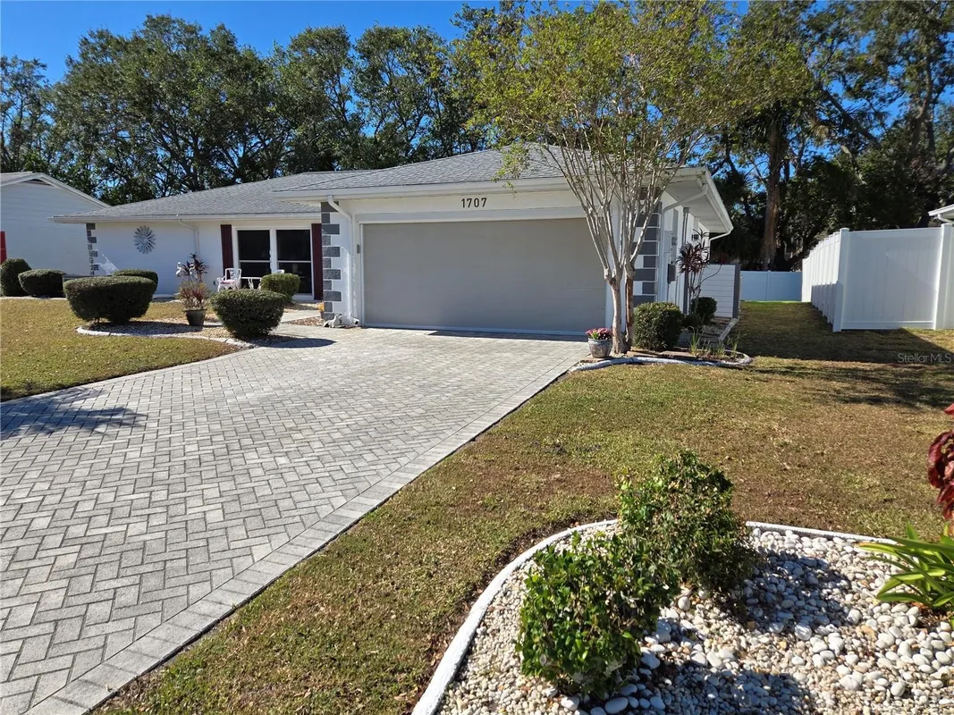 Property Slideshow image 1 of 50 | 1707 new bedford dr, Sun City Center, FL, 33573