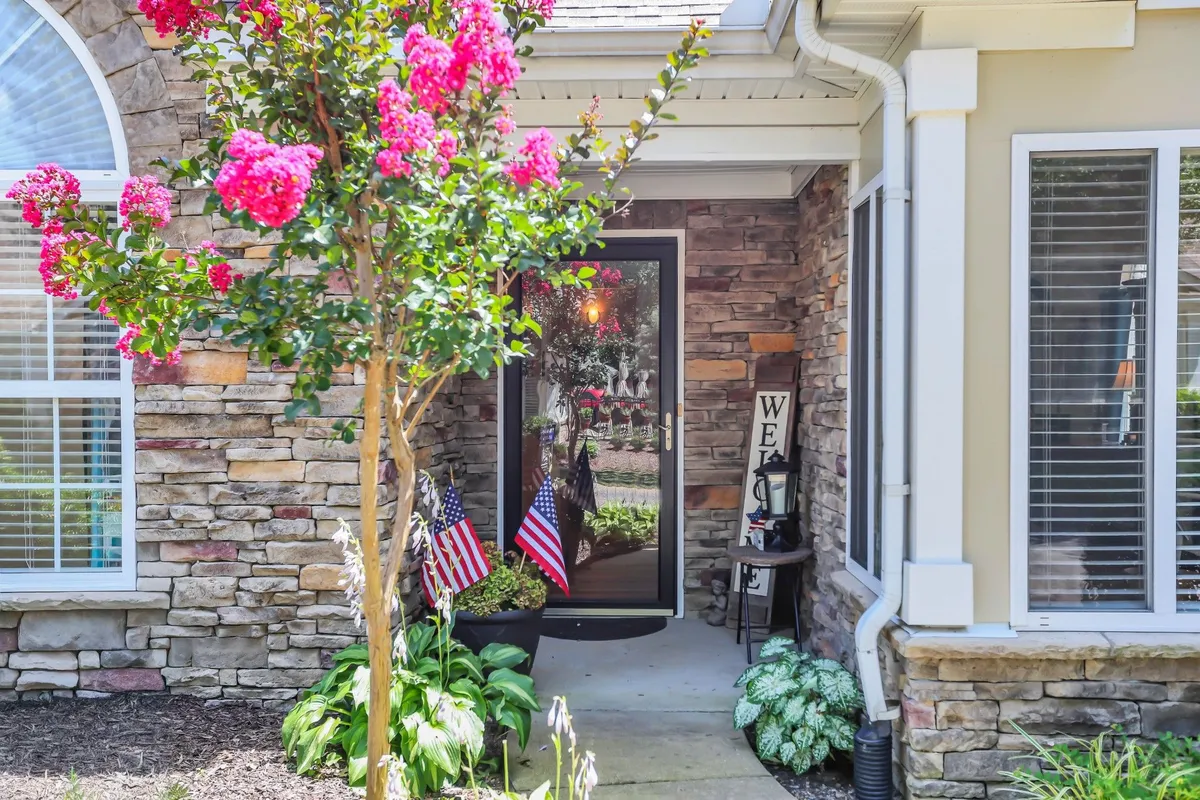 Property Slideshow image 1 of 24 | 825 s browns ln 1203, Gallatin, TN, 37066