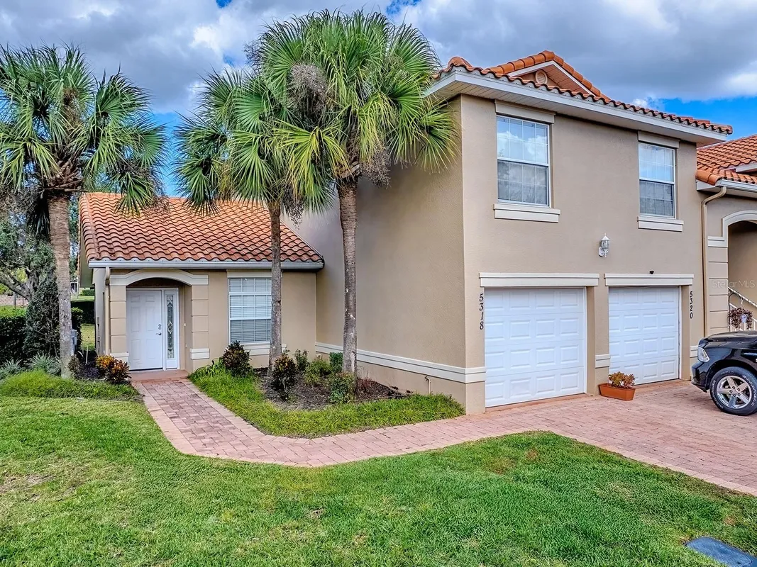 Property Slideshow image 1 of 18 | 5318 edgewater way # 10, Oxford, FL, 34484