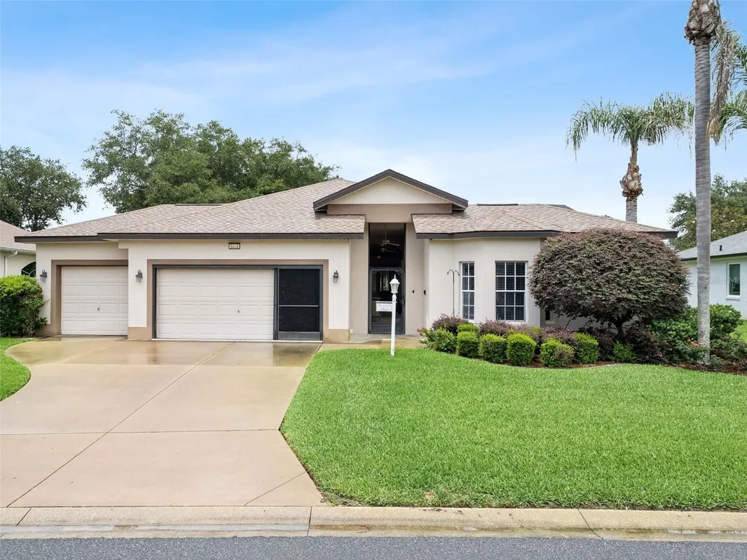Property Slideshow image 1 of 65 | 5545 squires dr, Leesburg, FL, 34748