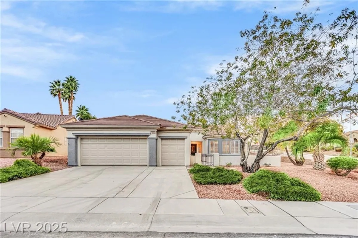 Property Slideshow image 1 of 37 | 1668 wellington springs ave, Henderson, NV, 89052