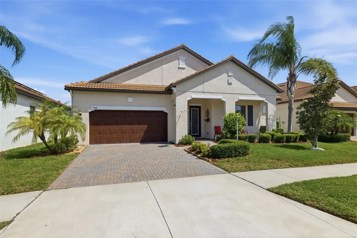 Property Slideshow image 1 of 55 | 5410 story grass ct, Wimauma, FL, 33598