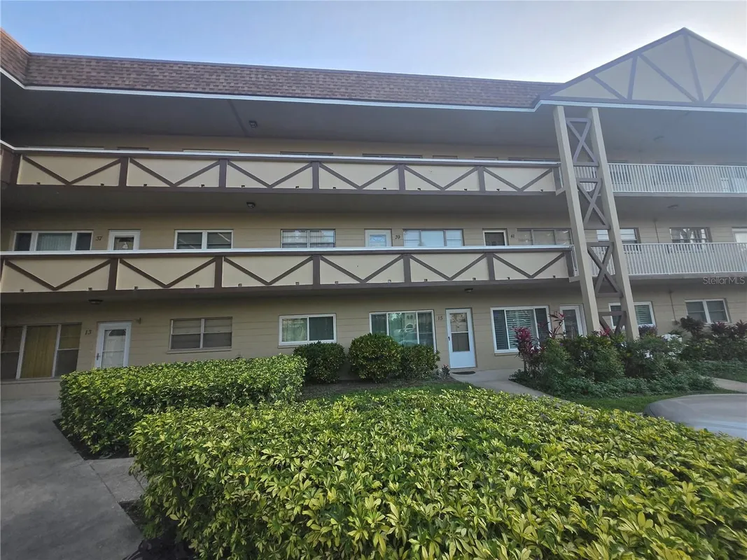 Property Slideshow image 1 of 15 | 2463 brazilia dr 39, Clearwater, FL, 33763
