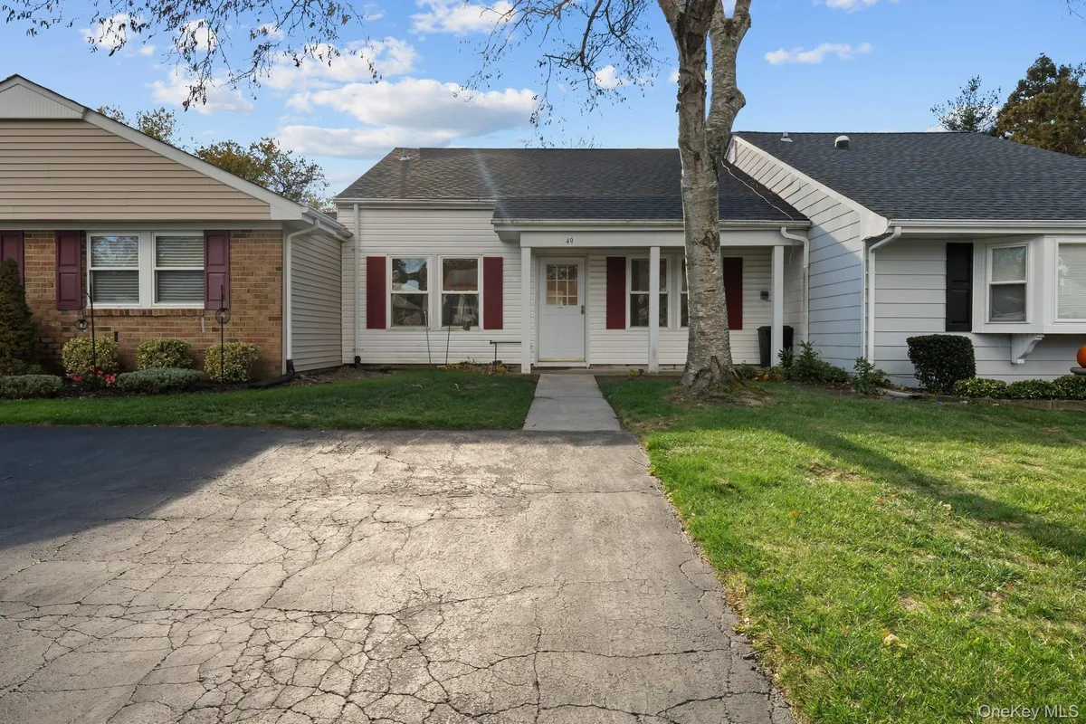 Property Slideshow image 1 of 16 | 49 freedom ln, Coram, NY, 11727