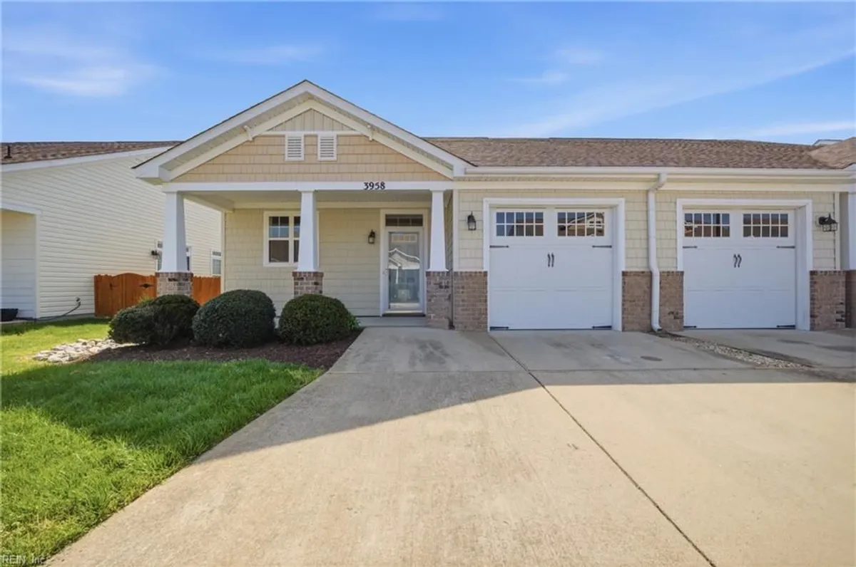 Property Slideshow image 1 of 36 | 3958 rex cir, Chesapeake, VA, 23321
