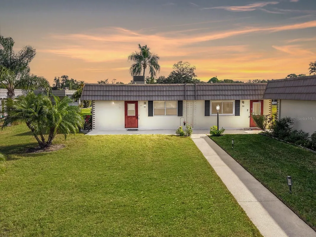 Property Slideshow image 1 of 29 | 202 bedford st 49, Sun City Center, FL, 33573