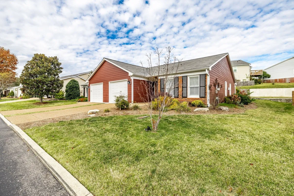 Property Slideshow image 1 of 35 | 260 cana cir, Nashville, TN, 37205