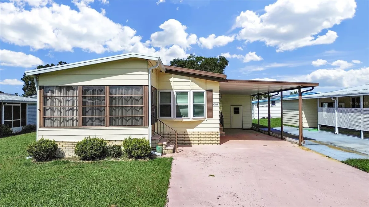 Property Slideshow image 1 of 45 | 4909 foxwood lake dr, Lakeland, FL, 33810