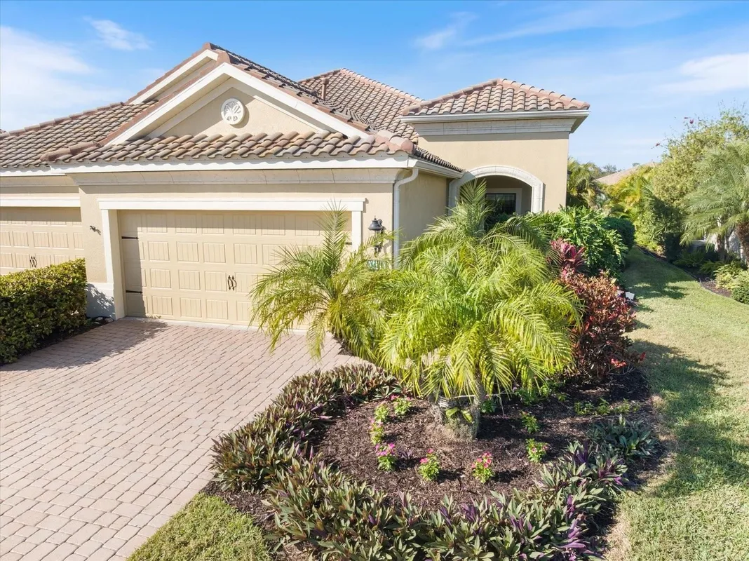 Property Slideshow image 1 of 50 | 1425 backspin dr, Englewood, FL, 34223