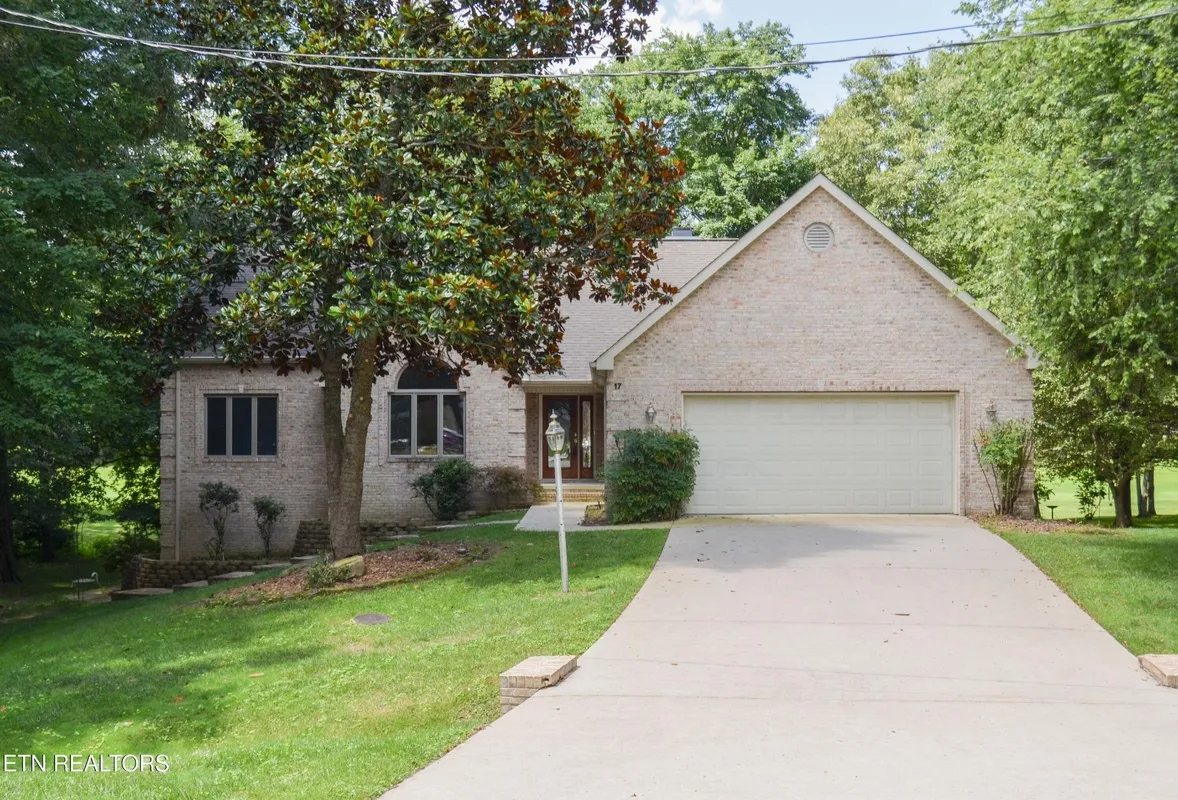 Property Slideshow image 1 of 47 | 17 kenwood ct, Crossville, TN, 38558