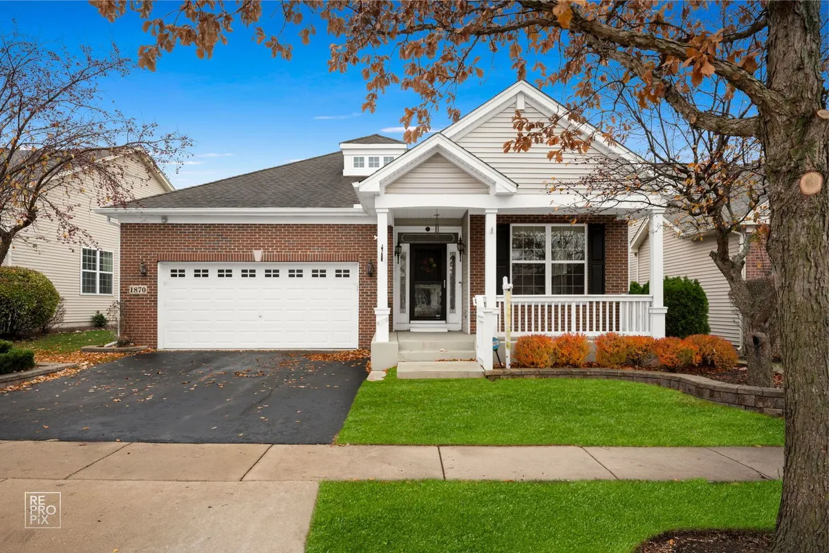 Property Slideshow image 1 of 24 | 1870 hampshire dr, Hoffman Estates, IL, 60192