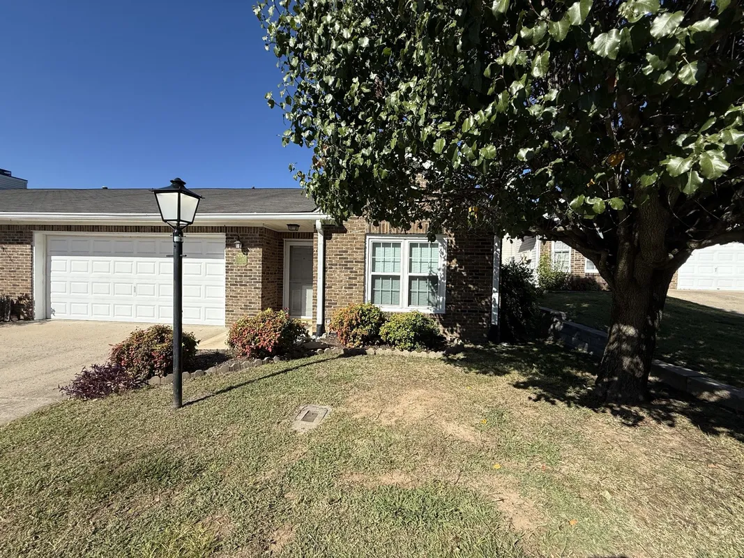 Property Slideshow image 1 of 2 | 115 newsom grn, Nashville, TN, 37221