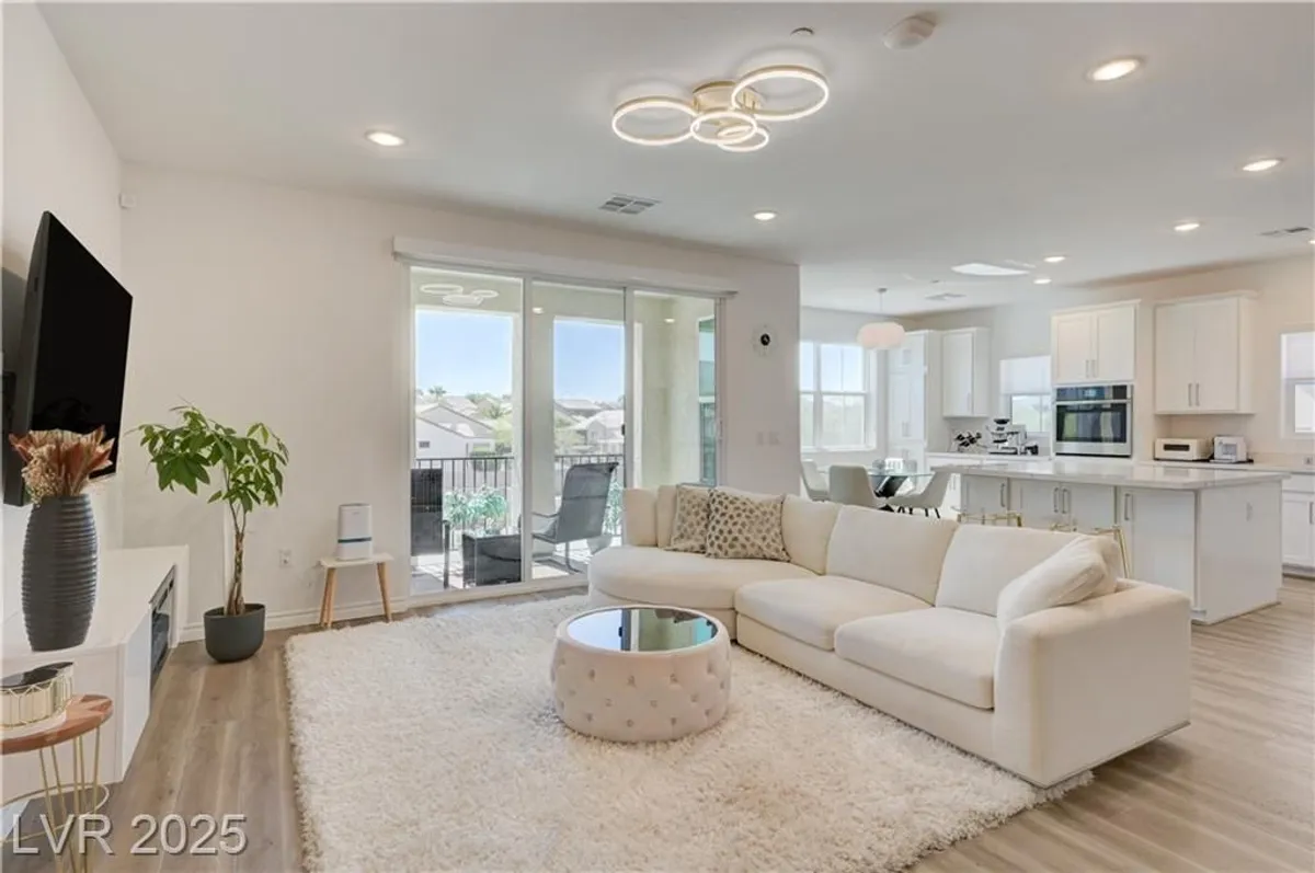 Property Slideshow image 1 of 35 | 2555 hampton rd 8202, Henderson, NV, 89052