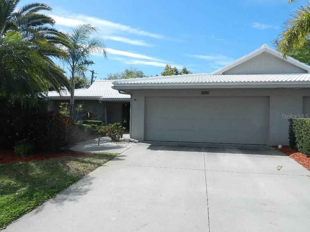 Property Slideshow image 1 of 79 | 3890 wilshire cir 27, Sarasota, FL, 34238
