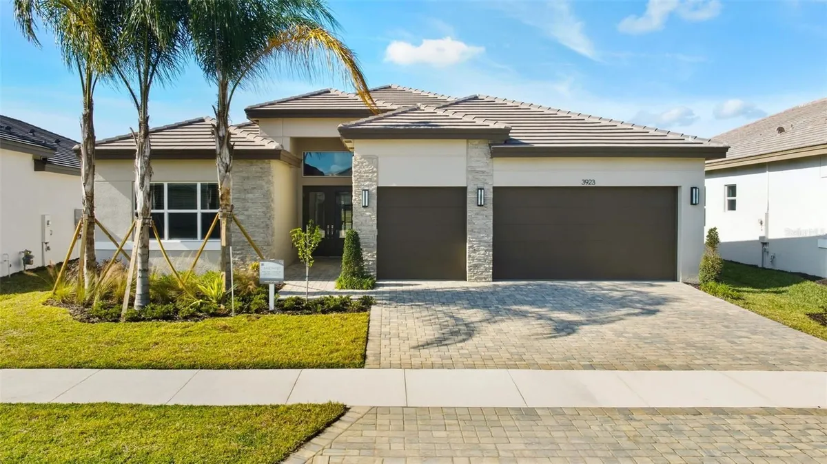 Property Slideshow image 1 of 28 | 3923 corsica pl, Wesley Chapel, FL, 33543
