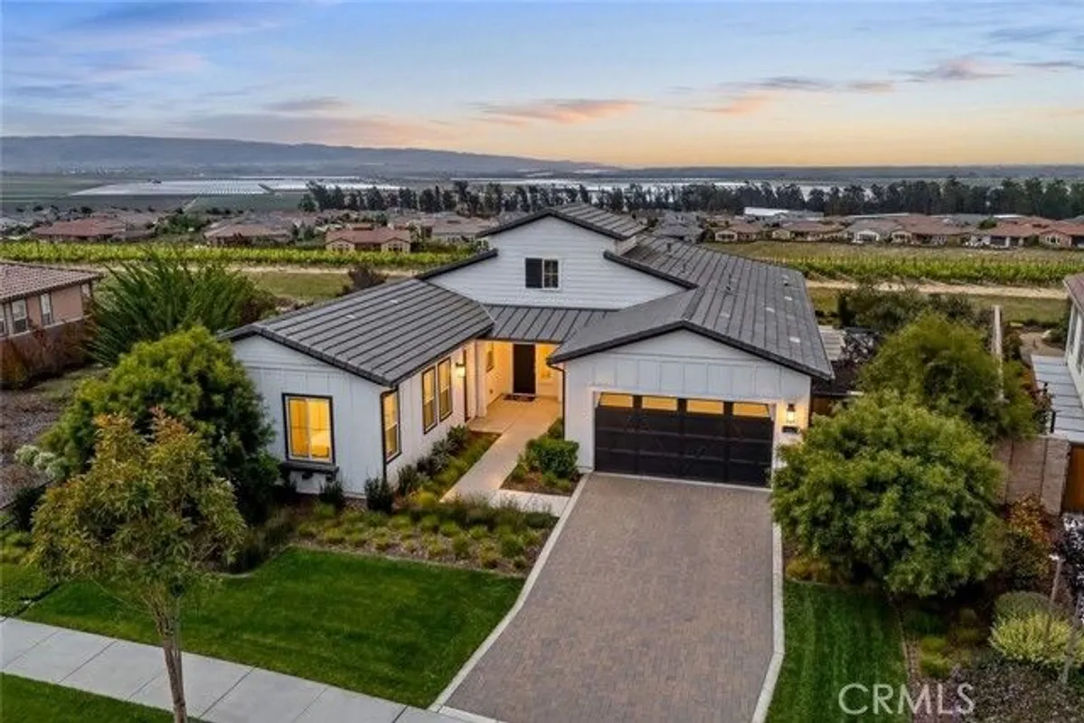 Property Slideshow image 1 of 75 | 1662 eucalyptus, Nipomo, CA, 93444