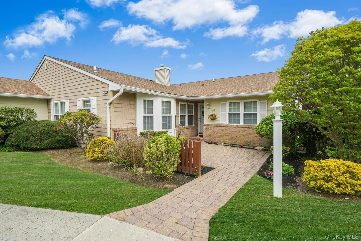 Property Slideshow image 1 of 34 | 41 theodore dr, Brookhaven, NY, 11727