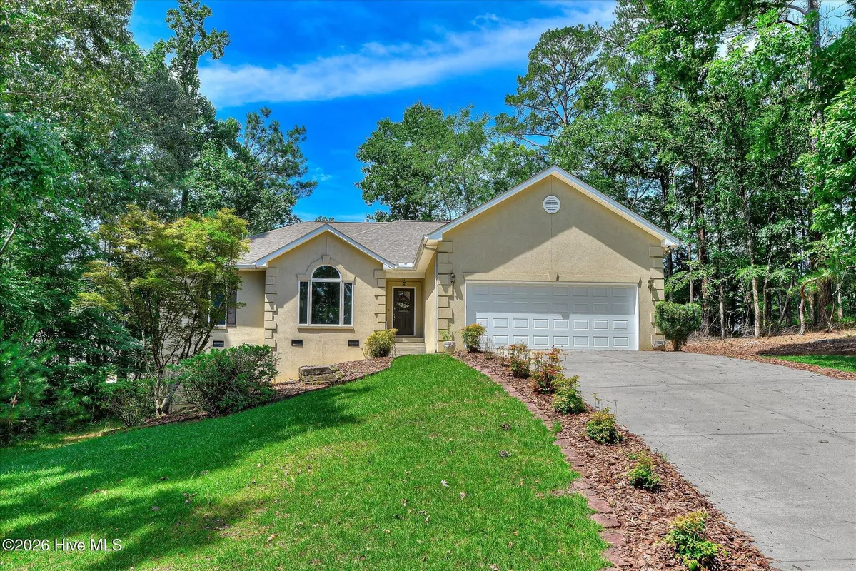 Property Slideshow image 1 of 42 | 105 azalea cir, Mccormick, SC, 29835