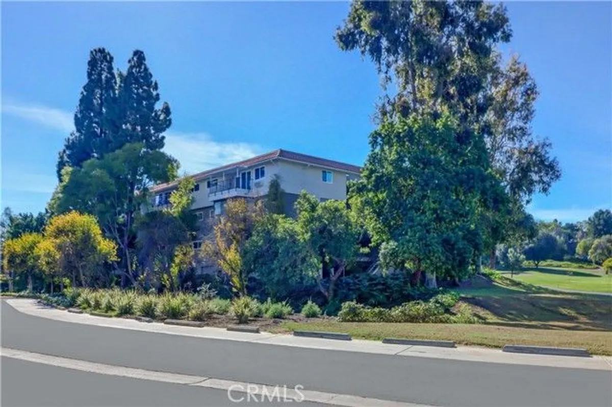 Property Slideshow image 1 of 52 | 2395 via mariposa 3a, Laguna Woods, CA, 92637