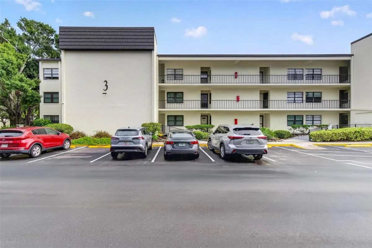 Property Slideshow image 1 of 38 | 14130 rosemary ln 3311, Largo, FL, 33774