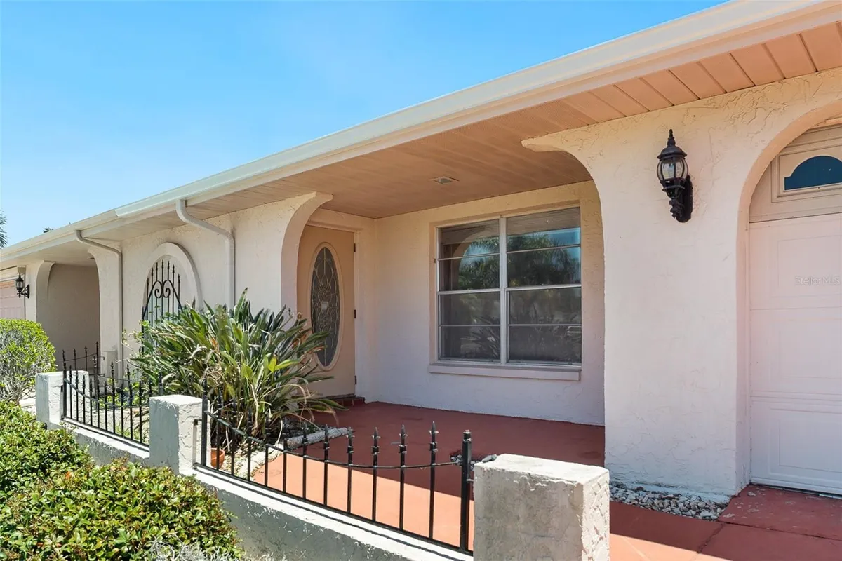 Property Slideshow image 1 of 42 | 1027 bluewater dr, Sun City Center, FL, 33573